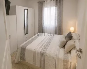 Piso reformado de 2 dormitorios en La Zubia