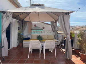 Ático de 1 dormitorio con patio en La Zubia