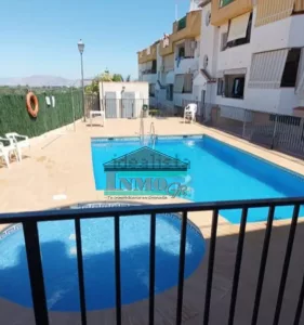 Ático de 1 dormitorio con patio en La Zubia