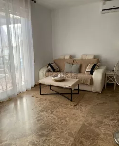 Ático de 1 dormitorio con patio en La Zubia