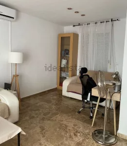 Ático de 1 dormitorio con patio en La Zubia