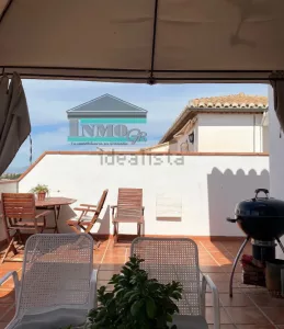 Ático de 1 dormitorio con patio en La Zubia