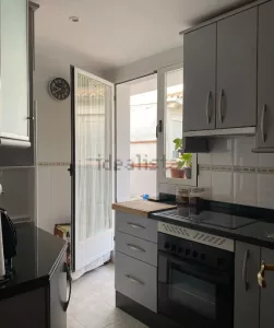 Ático de 1 dormitorio con patio en La Zubia