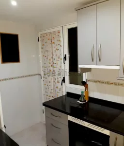 Ático de 1 dormitorio con patio en La Zubia