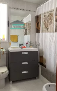 Ático de 1 dormitorio con patio en La Zubia