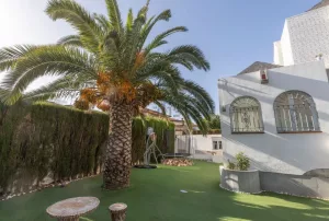 Chalet con piscina y 3 dormitorios en Otura