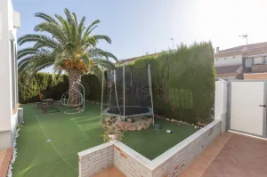 Chalet con piscina y 3 dormitorios en Otura