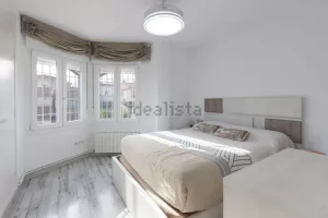 Chalet con piscina y 3 dormitorios en Otura