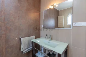 Chalet con piscina y 3 dormitorios en Otura