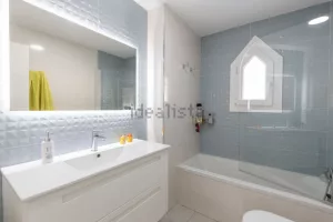 Chalet con piscina y 3 dormitorios en Otura