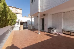 Chalet con piscina y 3 dormitorios en Otura