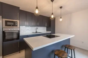 Casa reformada de 6 dormitorios en Cájar