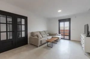 Casa reformada de 6 dormitorios en Cájar