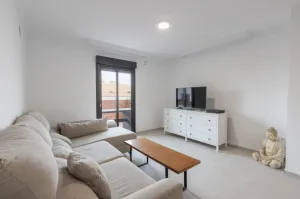 Casa reformada de 6 dormitorios en Cájar