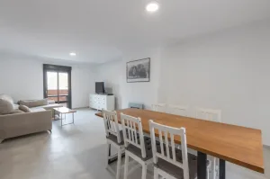 Casa reformada de 6 dormitorios en Cájar