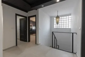 Casa reformada de 6 dormitorios en Cájar