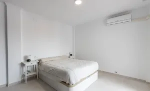 Casa reformada de 6 dormitorios en Cájar