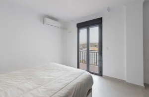 Casa reformada de 6 dormitorios en Cájar