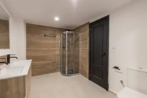 Casa reformada de 6 dormitorios en Cájar