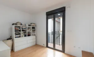 Casa reformada de 6 dormitorios en Cájar