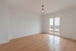 Casa reformada de 6 dormitorios en Cájar