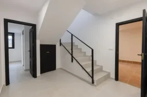 Casa reformada de 6 dormitorios en Cájar