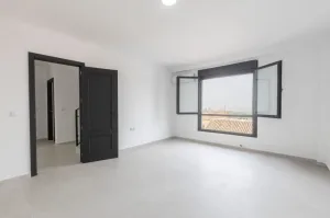 Casa reformada de 6 dormitorios en Cájar