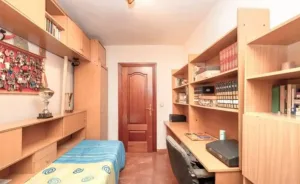 Piso de alquiler con 4 dormitorios en El Zaidín