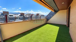 Ático reformado de 3 dormitorios en Bola de Oro