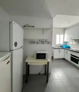 Piso para estudiantes con 4 dormitorios en Granada