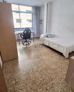 Piso con 4 dormitorios en Calle Alhamar