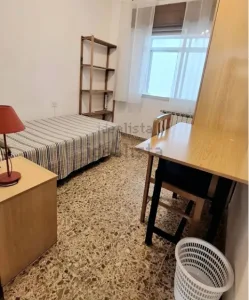 Piso con 4 dormitorios en Calle Alhamar