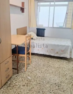 Piso con 4 dormitorios en Calle Alhamar