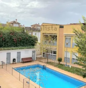 Piso de 3 dormitorios con piscina en Gójar