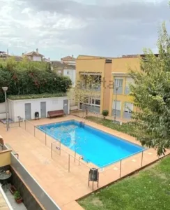 Piso de 3 dormitorios con piscina en Gójar