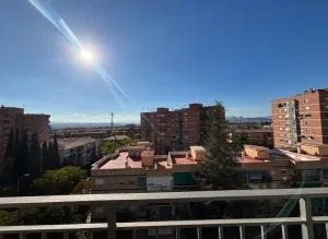 Piso de 4 dormitorios reformado en Granada
