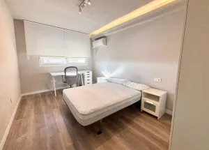 Piso de 4 dormitorios reformado en Granada
