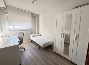 Piso de 4 dormitorios reformado en Granada