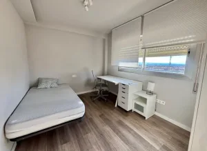 Piso de 4 dormitorios reformado en Granada