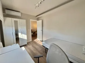 Piso de 4 dormitorios reformado en Granada
