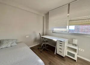 Piso de 4 dormitorios reformado en Granada