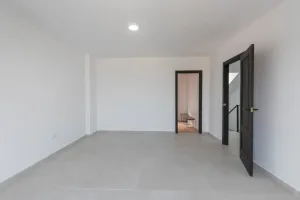 Casa reformada con 6 dormitorios en Monachil